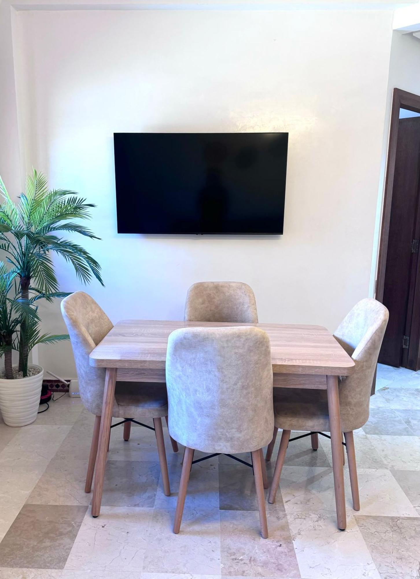 Rentsuite Premium Village 3 Luxurious With Multiple Swimming Pools *
